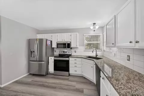 Kitchen - 4 Iron Bridge Ct, O'fallon, MO 63368 photo 2 of 4