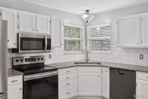 Kitchen - 4 Iron Bridge Ct, O'fallon, MO 63368 photo 4 of 4