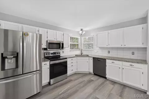 Kitchen - 4 Iron Bridge Ct, O'fallon, MO 63368 photo 3 of 4