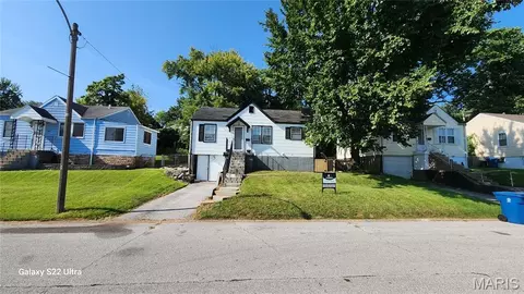 7164 Manette Dr, Flordell Hills, MO 63136