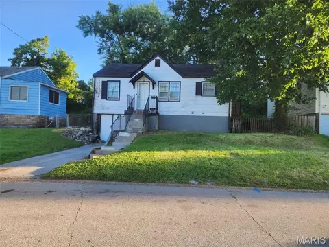 7164 Manette Dr, Flordell Hills, MO 63136