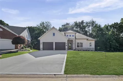249 Fountain Dr, Glen Carbon, IL 62034