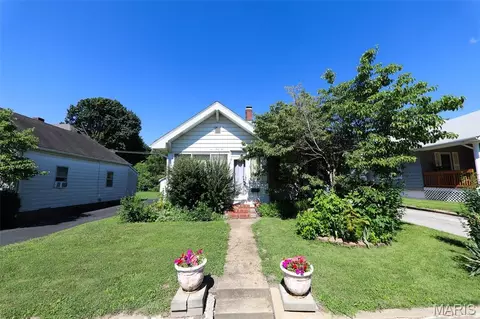 345 N Aurora St, Collinsville, IL 62234