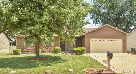 8 W Sunny Wood Ct, Saint Peters, MO 63376