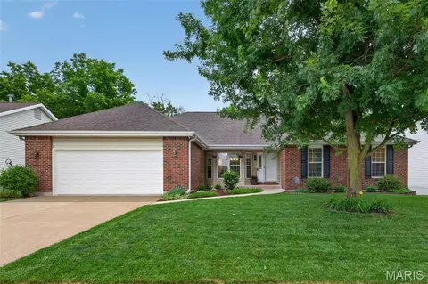 893 Home Park Dr, Saint Peters, MO 63376