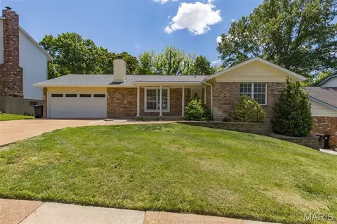 7138 Shady Hill Dr, Saint Louis, MO 63129