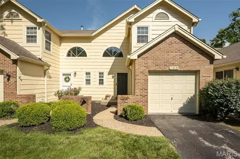 11932 Autumn Lakes Dr, Maryland Heights, MO 63043