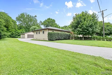323 Brookside Dr, Caseyville, IL 62232