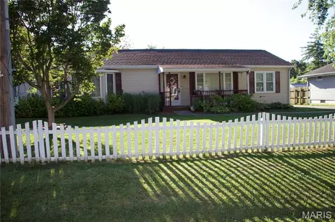 124 Cascade Dr, Belleville, IL 62223