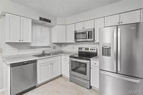 Kitchen - 809 White Oak Dr, O'fallon, IL 62269 photo 4 of 4