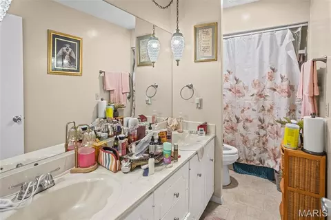Bath - 809 White Oak Dr, O'fallon, IL 62269 photo 1 of 2