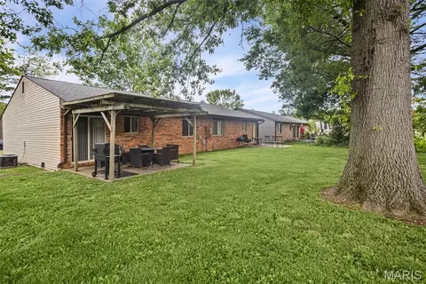 Exterior - 809 White Oak Dr, O'fallon, IL 62269 photo 5 of 6