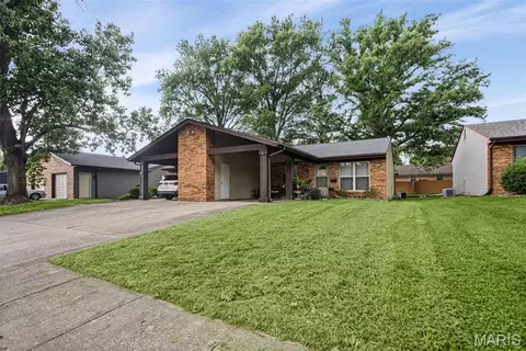 Exterior - 809 White Oak Dr, O'fallon, IL 62269 photo 1 of 6