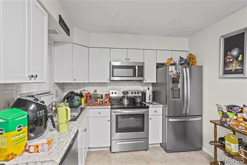 Kitchen - 809 White Oak Dr, O'fallon, IL 62269 photo 1 of 4