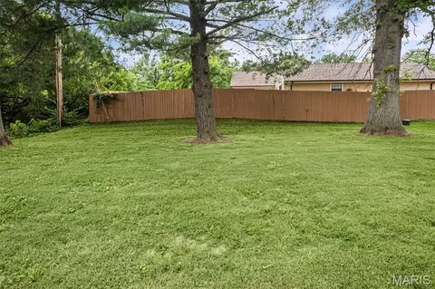 Exterior - 809 White Oak Dr, O'fallon, IL 62269 photo 6 of 6