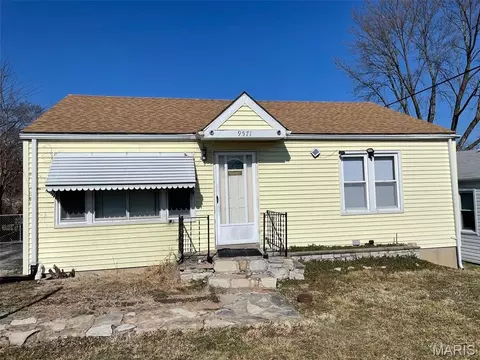 9571 Pagewood Ave, Overland, MO 63114