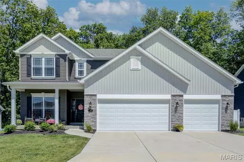 588 Lakewood Dr, Moscow Mills, MO 63362