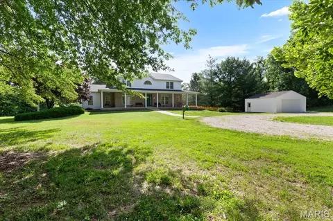 4 Hahn Estate Rd, Winfield, MO 63389