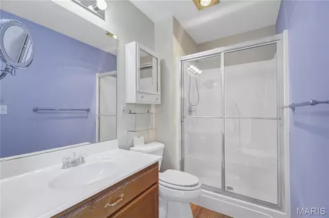 Bath - 1911 Meriwether Dr, Washington, MO 63090 photo 1 of 3