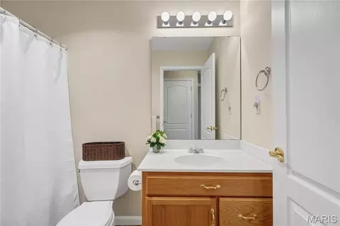 Bath - 1911 Meriwether Dr, Washington, MO 63090 photo 3 of 3