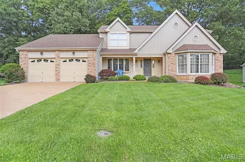 830 Whispering Meadows Dr, Manchester, MO 63021