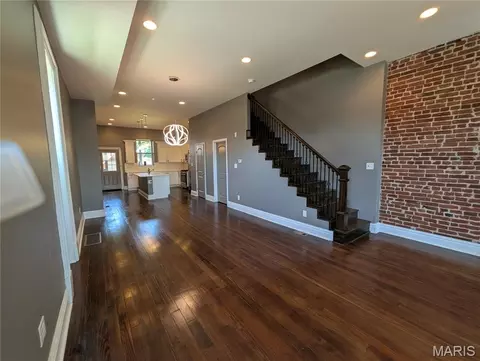 2827 Oregon Ave, Saint Louis, MO 63118