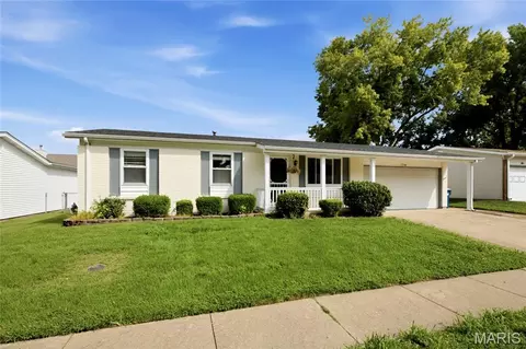12011 Bobbett Dr, Maryland Heights, MO 63043