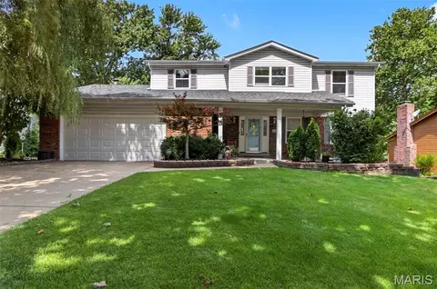 334 Clayton Oaks Dr, Ellisville, MO 63011