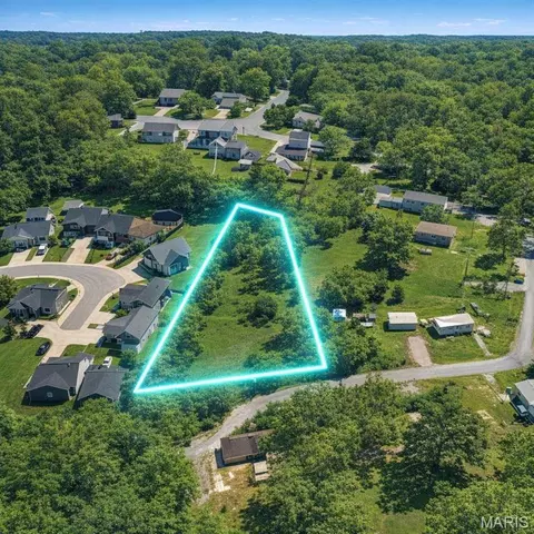 28 Labonte Dr, Saint Charles, MO 63304
