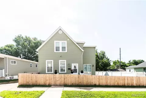 956 Erskine Ave, Saint Louis, MO 63125