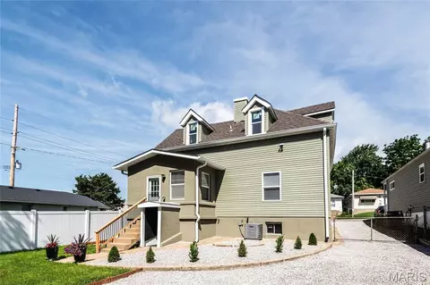 956 Erskine Ave, Saint Louis, MO 63125