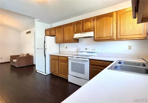 Kitchen - 4152 Jane Ln, Washington, MO 63090 photo 2 of 2
