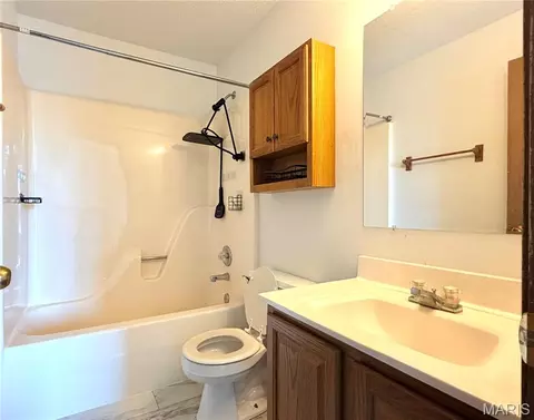 Bath - 4152 Jane Ln, Washington, MO 63090 photo 1 of 2