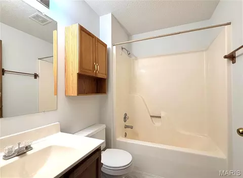 Bath - 4152 Jane Ln, Washington, MO 63090 photo 2 of 2