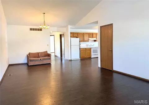 Living - 4152 Jane Ln, Washington, MO 63090 photo 1 of 2