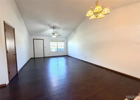 Living - 4152 Jane Ln, Washington, MO 63090 photo 2 of 2