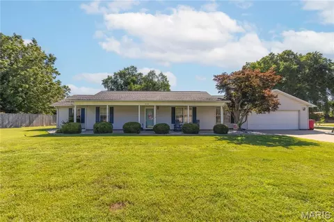 212 Foust Dr, Sikeston, MO 63801