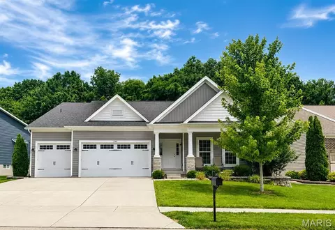 240 Carlton Point Dr, Wentzville, MO 63385