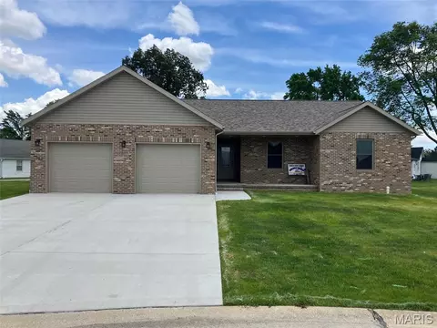 1450 Hodapp Ct, Carlyle, IL 62231