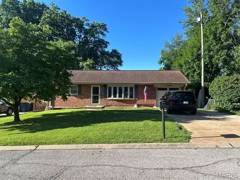 10954 Vargas Dr, Saint Louis, MO 63123