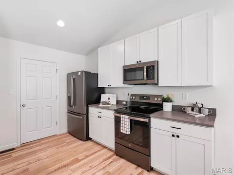Kitchen - 5376 Shawnee View Ct, Eureka, MO 63025 photo 2 of 2