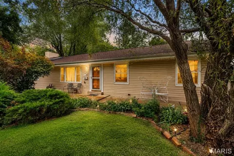 14 Shireford Ln, Ferguson, MO 63135