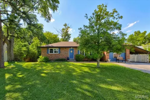 5159 Kerth Rd, Saint Louis, MO 63128