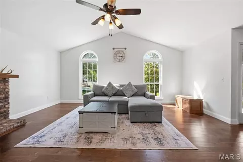 Living - 1015 Anna Meadows Ln, Ballwin, MO 63021 photo 3 of 4