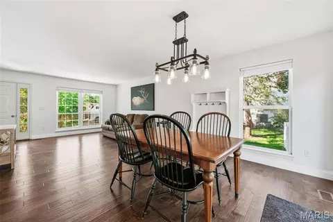Dining - 1015 Anna Meadows Ln, Ballwin, MO 63021 photo 4 of 4