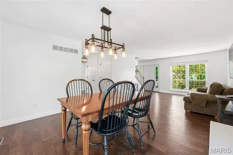 Dining - 1015 Anna Meadows Ln, Ballwin, MO 63021 photo 3 of 4