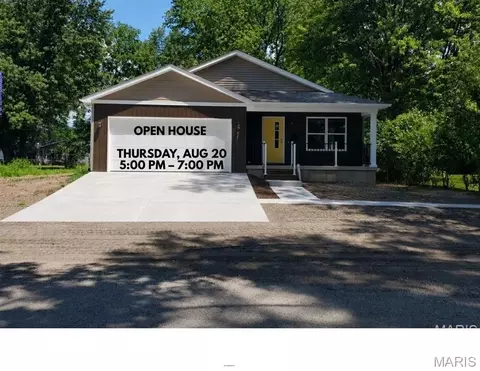 421 E Schuetz St, Lebanon, IL 62254