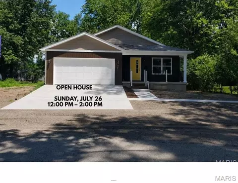 421 E Schuetz St, Lebanon, IL 62254