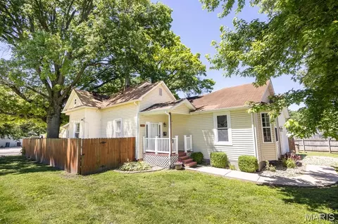 102 W High St, Troy, IL 62294