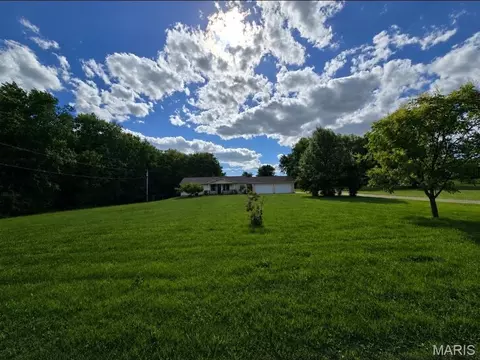 8752 Old Lebanon Troy Rd, Troy, IL 62294